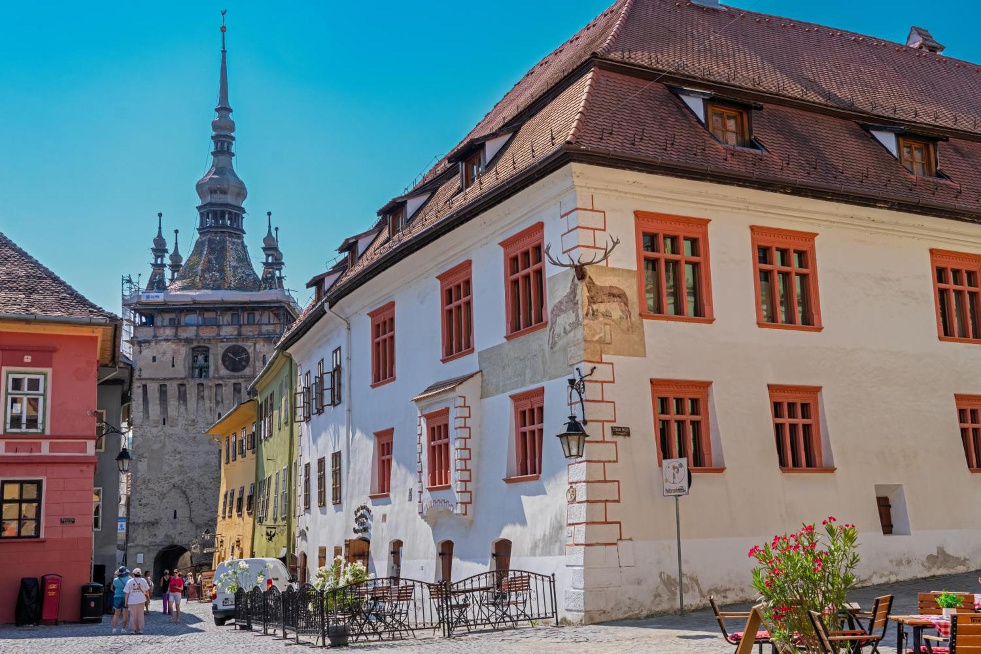 Отель Casa Cu Cerb Сигишоара Экстерьер фото